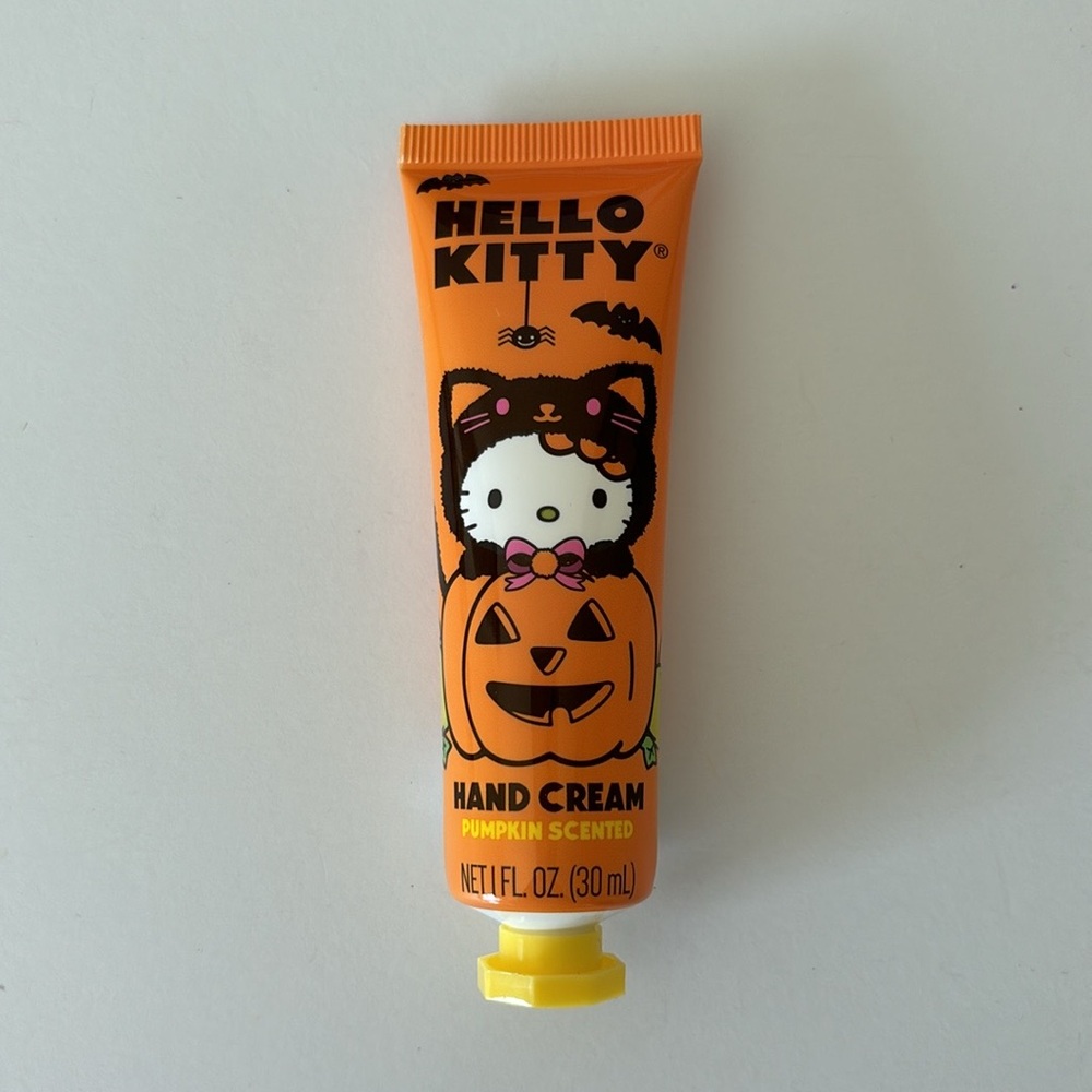 Hello Kitty 5 piece Halloween cosmetic bundle - Picture 6 of 6